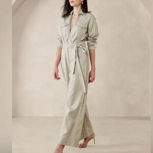 NWT Banana Republic Factory Long Sleeve Relaxed Fit Jumpsuit Size 6 Petite
